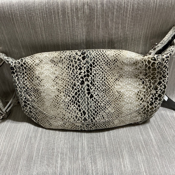 Latico Leather Crosby Sling/Crossbody Cobra Purse - Picture 2 of 6